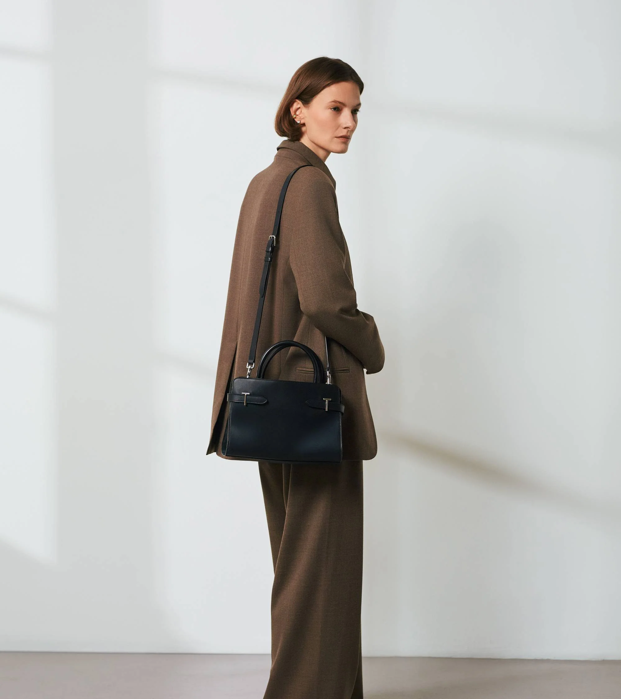 Sac à main moyen modèle Emie en cuir lisse et nubuck - Image 7